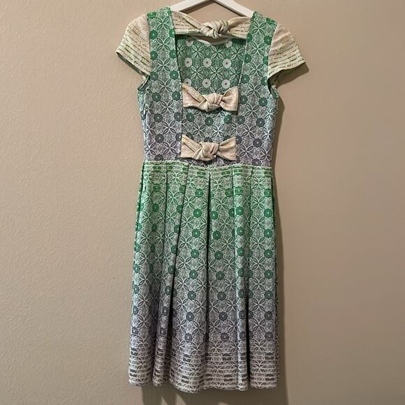 Tailored Pleated Midi Dress with Short Sleeves - Picture 6 of 9